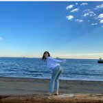 小倉ゆうか、海辺ではしゃぐプライベートショットを公開！「海が似合っとります」