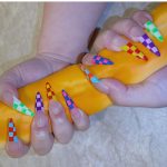 渡辺直美が長くてカラフルなネイルを披露！「自炊は捨てました」