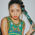 みちょぱ、ブランドムックでクールなモデル姿を披露！「え、、かわいい、、」「目力がすごい！」