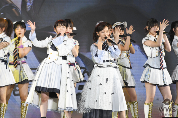板野友美、峯岸みなみ卒コンにゲスト出演！妊娠発表後初のステージに祝福の拍手も！