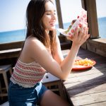 RIZINアンバサダー・くるみ、初の写真集で爽やかビキニ披露！