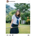 日向坂46 小坂菜緒、笑顔に見惚れるセーラー服アザーカットが公開！「本当にお美しいです」