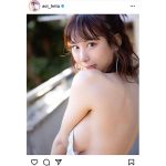 日向葵衣、健康的な素肌にうっとりな振り向きショット！