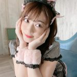 メイリ、ウサギ耳のメイドコスプレで爆乳チラリ！