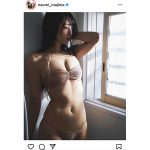 真島なおみ、水に濡れて輝く神秘的ビキニショット