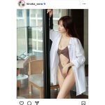 佐野ひなこ、“彼シャツ”風の「ヤングジャンプ」オフショット公開