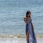 佐野真彩、海に映える爽やかワンピースショット公開