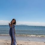 佐野真彩、海に映える爽やかワンピースショット公開