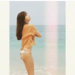 佐野ひなこ、“彼シャツ”風の「ヤングジャンプ」オフショット公開