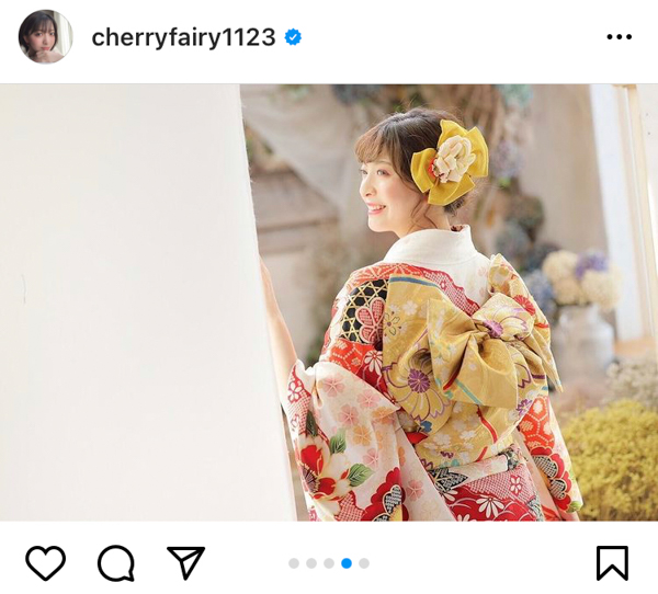 菅原りこ、ハタチ記念の振袖姿を収めたアルバムを公開