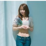 竹内星菜、細すぎるくびれショットに反響ぞくぞく！