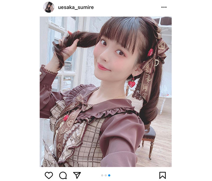 上坂すみれの“毛深い”ロリータファッションで癒しをお届け