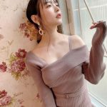 上坂すみれ、鎖骨とデコルテが美麗なポートレートを披露「最高に毛深い」