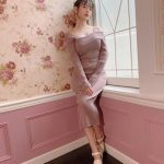 上坂すみれ、鎖骨とデコルテが美麗なポートレートを披露「最高に毛深い」