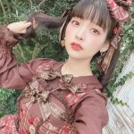 上坂すみれの“毛深い”ロリータファッションで癒しをお届け