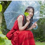 矢島舞美、雨に映える赤ワンピースのポートレートにうっとり「我らが雨女神」