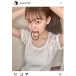 吉澤遥奈、ポニーテールを結ぶ仕草で不意打ちショット！