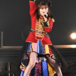 大島優子、峯岸みなみ卒コンにサプライズ登場！『ヘビーローテーション』をセンターで熱唱！