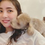 石川恋、愛犬"ちぇる"の好き好き攻撃！？4コマ漫画風ショットに「可愛い過ぎるる～」と話題