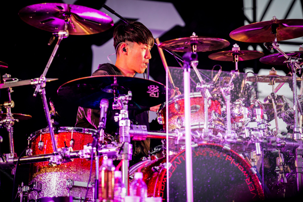 【ライブレポート】これぞUVERworldの最新形態。初披露曲も含め観客と作り上げたステージ！＜JAPAN JAM 2021＞