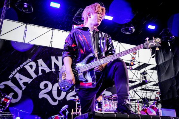 【ライブレポート】これぞUVERworldの最新形態。初披露曲も含め観客と作り上げたステージ！＜JAPAN JAM 2021＞