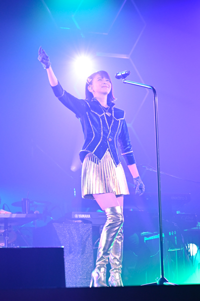 森高千里、超ミニスカート姿でヒット曲「渡良瀬橋」の舞台・足利市民会館からコンサートツアースタート！