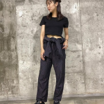 石川恋、夏のブラックコーデ姿でファン魅了