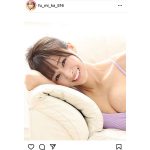 フミカ、笑顔に見惚れる“添い寝”風ショット