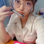 AKB48 春本ゆき、家庭教師になりきった“あざと”ショット公開「お姉さんがお勉強おしえてあげる」