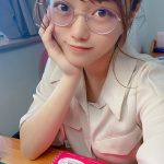 AKB48 春本ゆき、家庭教師になりきった“あざと”ショット公開「お姉さんがお勉強おしえてあげる」