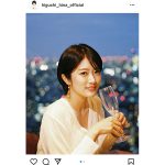 乃木坂46 樋口日奈、グラス片手に大人のデート風オフショット公開