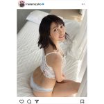 秦瑞穂、背中のS字ラインに見惚れる上目遣いショット