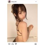 伊織もえ、美背中披露の振り向きオフショット