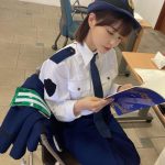 岸明日香、婦人警官の衣装で癒しオーラ抜群のオフショを披露！「逮捕してください」