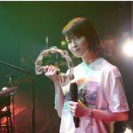 森高千里、ミニスカートとニーハイブーツのライブ衣装を披露！「最高のライブをありがとう」