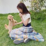 石川恋、『わんにゃんWalker』表紙撮影で“こはだくん”にメロメロ！