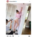 HKT48 村重杏奈、スタイル抜群の美脚オフショットにファン“嬉シゲ”