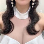 森咲智美、デコルテ披露のドレスコーデに反響ぞくぞく