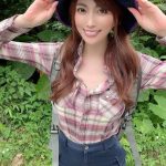 森咲智美、キャンプ場のテントの中で「これがこう」ショット