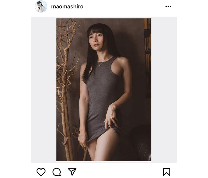 真白まお、ミニワンピース着た大人セクシーショット