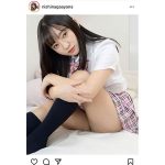 西永彩奈、制服姿で下着チラリ