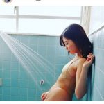 佐藤望美、ヌーディな水着姿で魅せる情感ショット