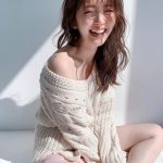鈴木愛理、肩出しセクシーな美肌ポートレートにうっとり