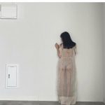 高崎かなみ、スケスケワンピースのオフショット公開「ビリビリになりました笑」