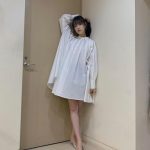 高橋ひかる、謎ポーズで美脚披露「白くて細くてキレイ」