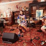 のん、無観客配信ライブ・シリーズの記念すべき10回目に宮藤官九郎が参戦！