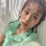 飯田みなみ、くりくりの前髪が可愛い写真集の撮影オフショット公開