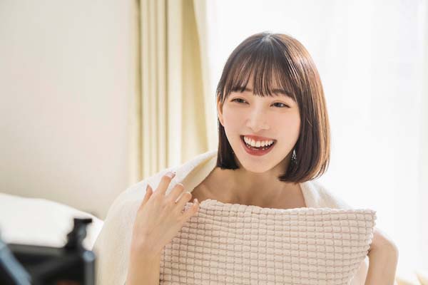 暢・犬飼貴丈と藍子・堀未央奈がセクシーなベッドシーンで魅了＜サレタガワのブルー＞