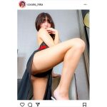 比嘉こころ、ローアングルから眺める美脚ショット公開