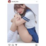 比嘉こころ、セーラー服から美尻チラリ